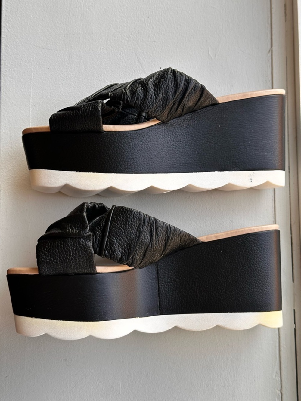 L’INTERVALLE  Black Ruched Slide Sandals - Picture 4 of 6